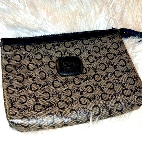 Celine Pouch - Picture 4 of 7